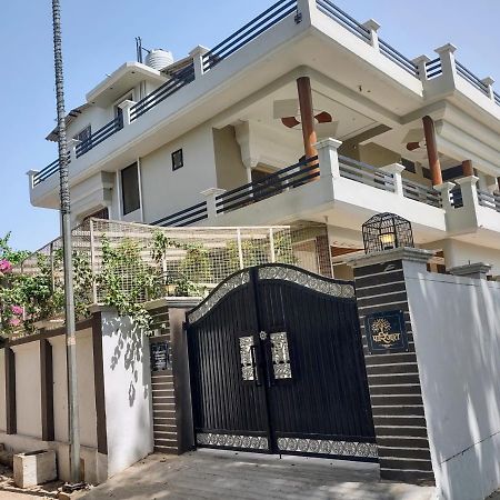 Paarijaat Homestay & Guesthouse Ayodhya Luaran gambar
