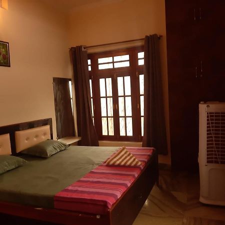 Paarijaat Homestay & Guesthouse Ayodhya Luaran gambar