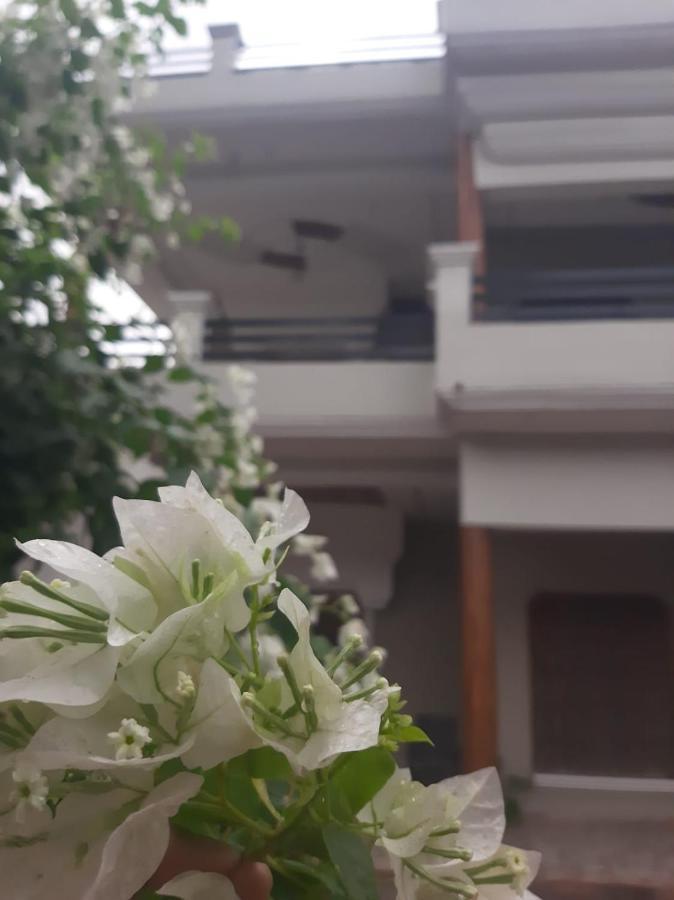Paarijaat Homestay & Guesthouse Ayodhya Luaran gambar