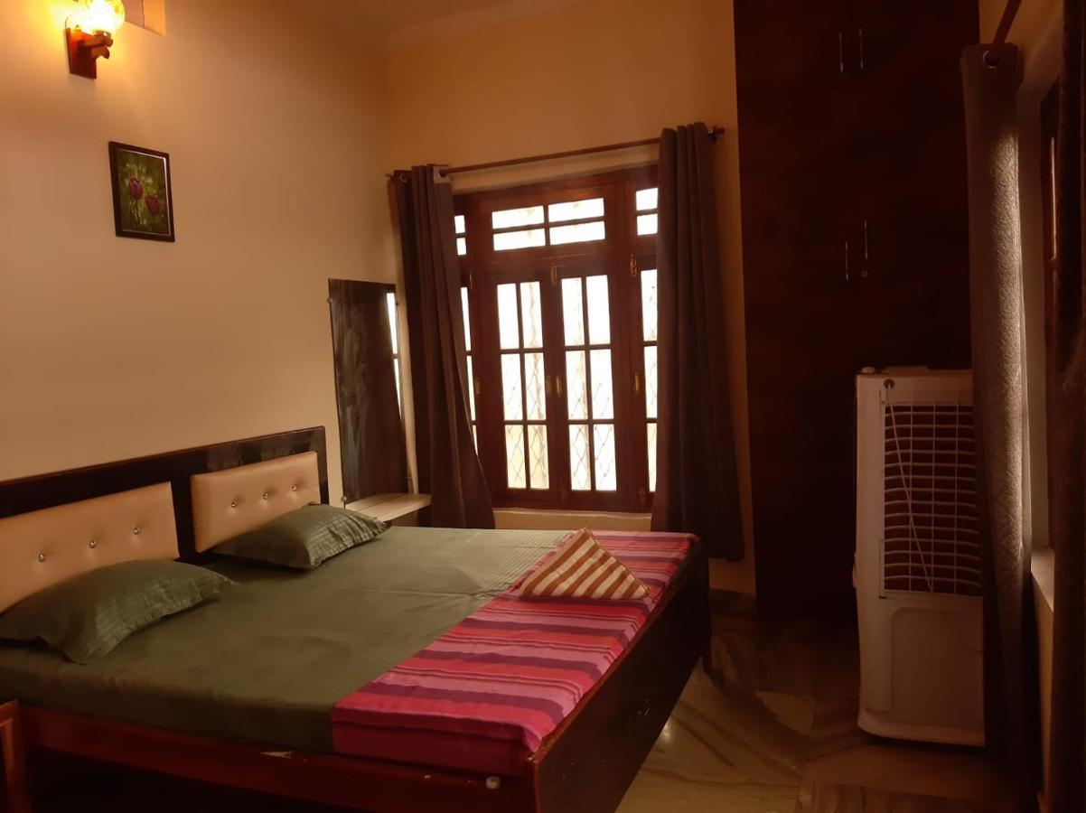 Paarijaat Homestay & Guesthouse Ayodhya Luaran gambar