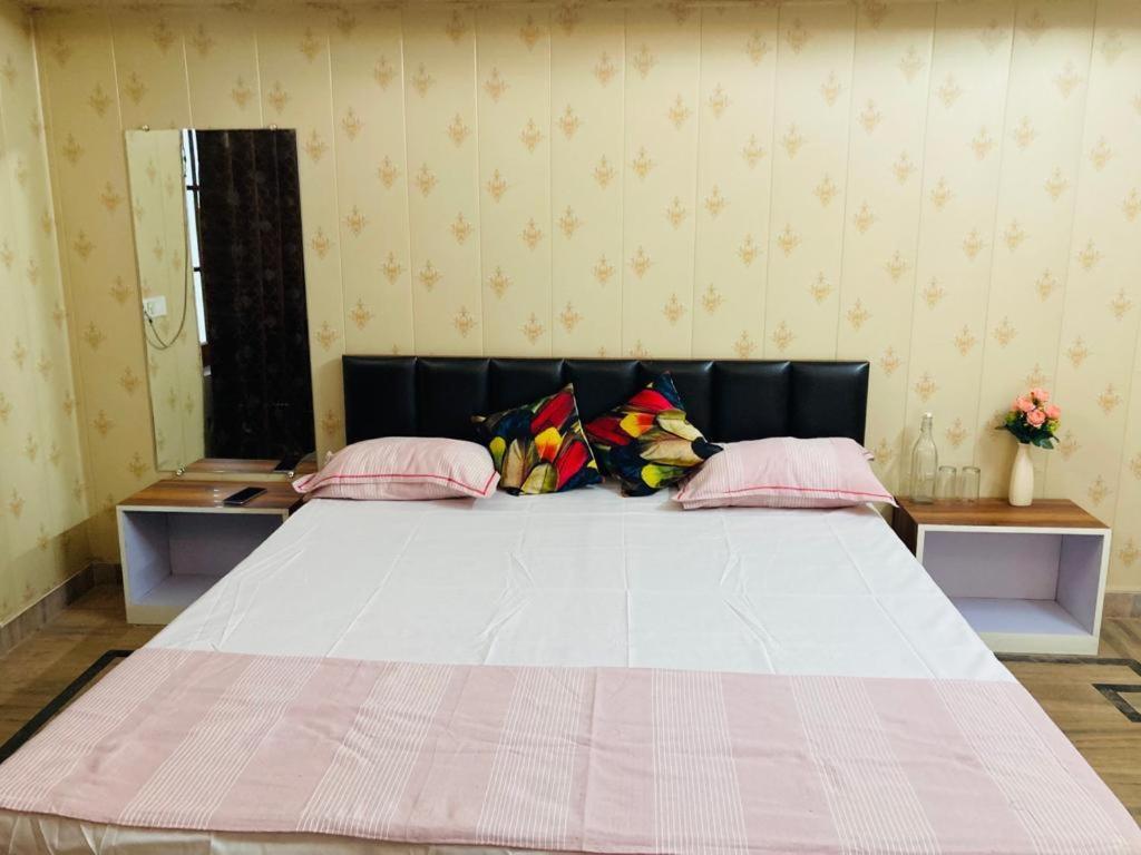 Paarijaat Homestay & Guesthouse Ayodhya Luaran gambar